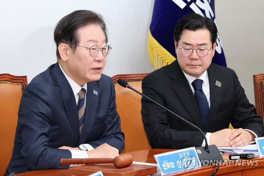 더불어민주당 이재명 대표가 10일 서울 여의도 국회에서 열린 최고위원회의에서 발언하고 있다. 연합뉴스